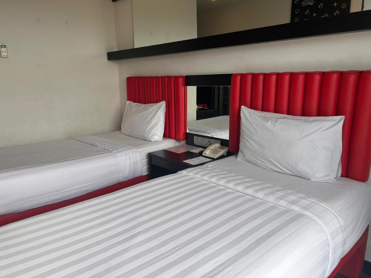 Kalya Hotel Bandung Dago Экстерьер фото
