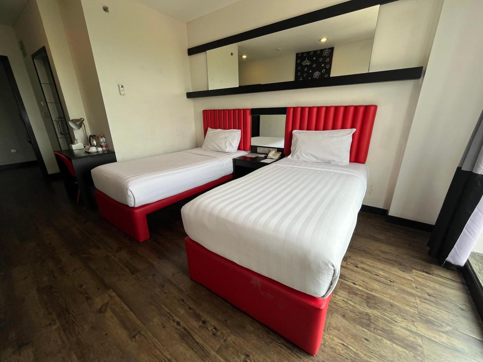Kalya Hotel Bandung Dago Экстерьер фото
